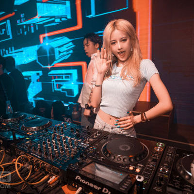 皇后酒吧女dj